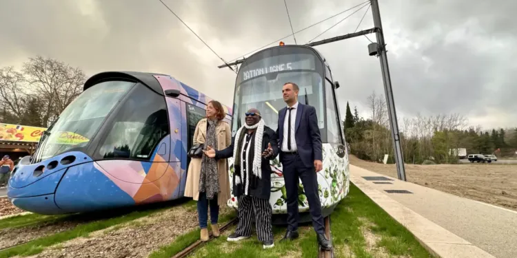 Montpellier 30 000 Voyageurs Pour Le Premier Jour De La Ligne 5 Du Tram