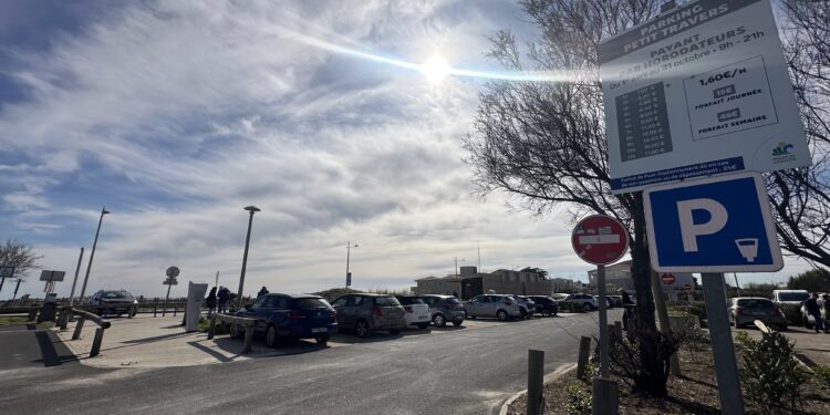 Le stationnement reste finalement gratuit sur le parking du Petit Travers