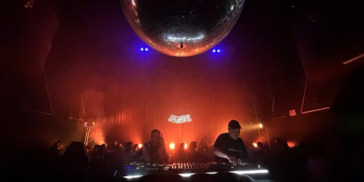 Breakbot pour les 16 ans du collectif "My Life Is A Week-End"