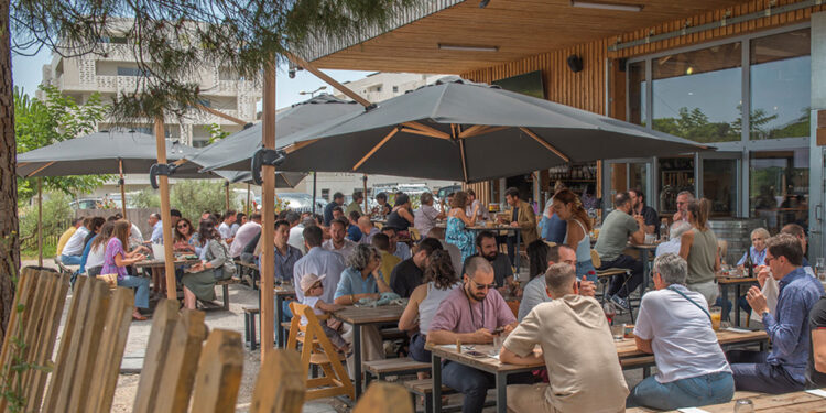 Guinguette, pétanque et terroir : le printemps et l'été s'annonce festif aux Halles du Verger