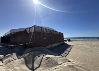 La Voile Bleue : Le renouveau de la plage privée attendu pour le 30 avril