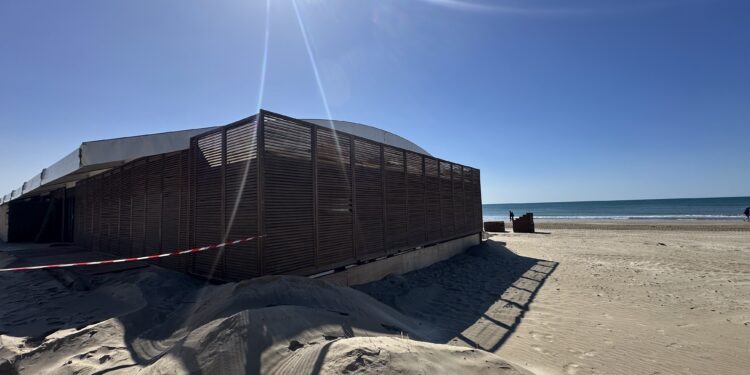 La Voile Bleue : Le renouveau de la plage privée attendu pour le 30 avril