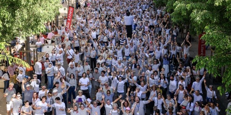 Pézenas : record du monde de rassemblement de marinières