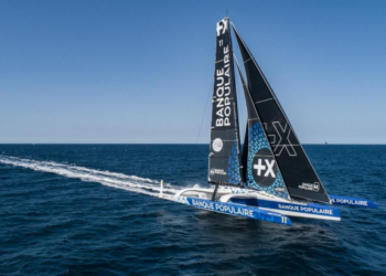 La Banque Populaire du Sud crée l'événement à Port-Camargue avec l'arrivée du Maxi Trimaran XI