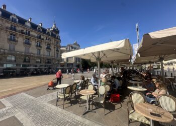 Vendredi 22 mai : Ensoleillé, avec des températures allant de 14°C le matin jusqu'à 27°C l'après-midi. Le vent soufflera du sud-est à 8 mph. Samedi 23 mai : Une journée toujours très ensoleillée. Comptez 14°C pour les minimales et 28°C au plus chaud, avec un vent de sud à 8 mph. Dimanche 24 mai : Le grand soleil persiste. Le thermomètre grimpera jusqu'à 29°C (16°C au plus frais) avec un vent d'est à 8 mph. Lundi 25 mai : Ciel totalement dégagé et ambiance de plus en plus chaude avec une maximale de 31°C et une minimale de 17°C. Un léger vent de sud-est soufflera à 7 mph.