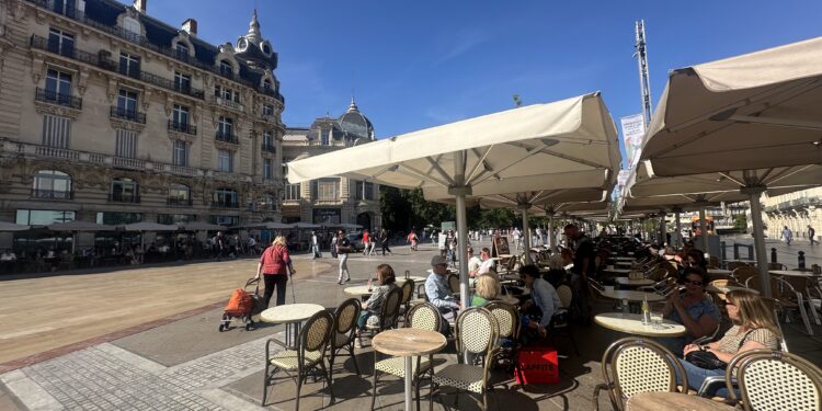 Vendredi 22 mai : Ensoleillé, avec des températures allant de 14°C le matin jusqu'à 27°C l'après-midi. Le vent soufflera du sud-est à 8 mph. Samedi 23 mai : Une journée toujours très ensoleillée. Comptez 14°C pour les minimales et 28°C au plus chaud, avec un vent de sud à 8 mph. Dimanche 24 mai : Le grand soleil persiste. Le thermomètre grimpera jusqu'à 29°C (16°C au plus frais) avec un vent d'est à 8 mph. Lundi 25 mai : Ciel totalement dégagé et ambiance de plus en plus chaude avec une maximale de 31°C et une minimale de 17°C. Un léger vent de sud-est soufflera à 7 mph.