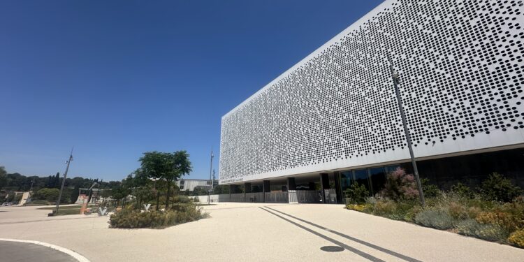 Il fera moins chaud pour ton week-end mais garde la crème solaire