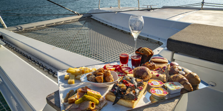 Catamaran Lucile : 40 ans d’émotions et de gastronomie à La Grande-Motte