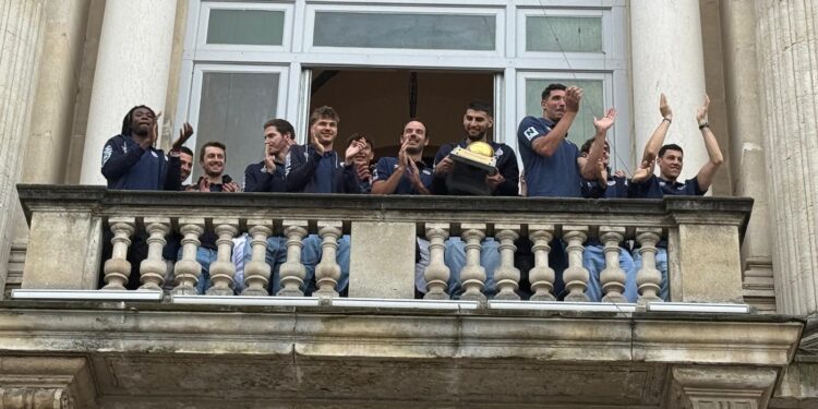 Montpellier en bleu et orange : La Comédie exulte pour ses champions