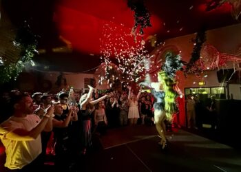 LA RUCHE pose sa scène 360° au Pura Vida pour une summer édition XXL