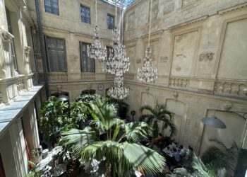 Un jardin d’été éphémère dans le patio de l’Hôtel Richer de Belleval