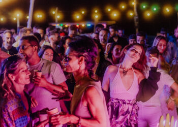 Block Party à l’Effet Mer : Une soirée groovy entre house, disco et tech-house les pieds dans le sable