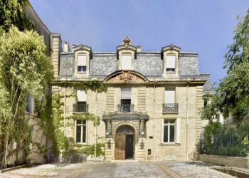 Plongez au cœur de l'Hôtel de Grave à Montpellier