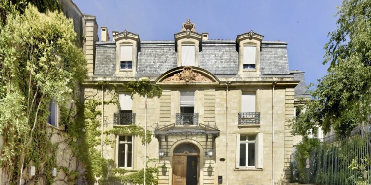 Plongez au cœur de l'Hôtel de Grave à Montpellier