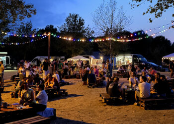 Foodtrucks, musique live et cigales : Le Lac du Crès passe en mode guinguette