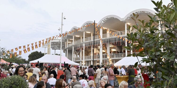 Pescalune : Les 5 bodégas du parvis des Arènes enflamment les soirées de Lunel