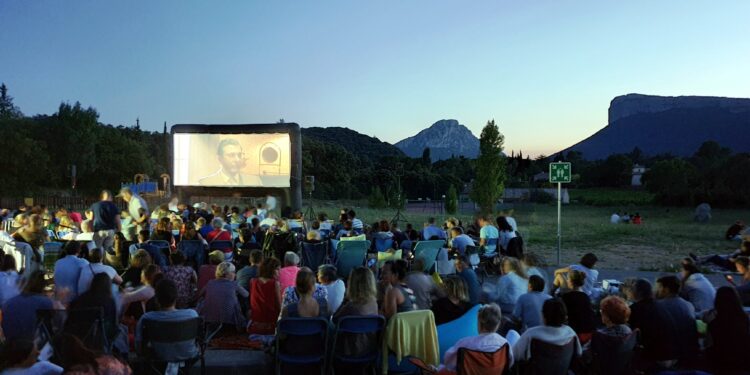 Le « Cinéma sous les étoiles » illumine les nuits d'été du Grand Pic Saint-Loup