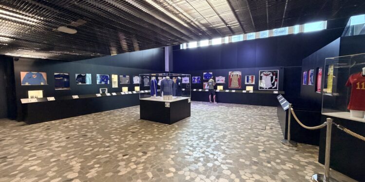 Coupe du monde : la collection de Louis Nicollin s'expose à l’Hôtel de ville de Montpellier