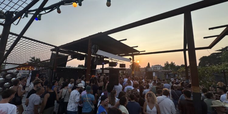 La Boum revient à Tropisme pour un open air estival jusqu’à 22 heures 🏳️‍🌈#Montpellier @tropismeMtp @JdeBomerani @ChelviZita pic.twitter.com/wSuPRU7R5u&mdash; Claap Montpellier 😃 (@claapfr) July 26, 2026