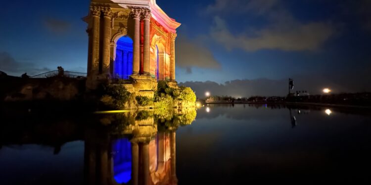 14 Juillet : les célébrations ont démarré en beauté à Montpellier avec une retraite aux flambeaux populaire et un show son & lumière au Peyrou