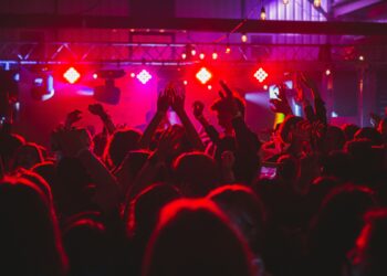 Concert « Les Années 80 » aux arènes de Palavas-les-Flots : une nuit d'ambiance festive et nostalgique