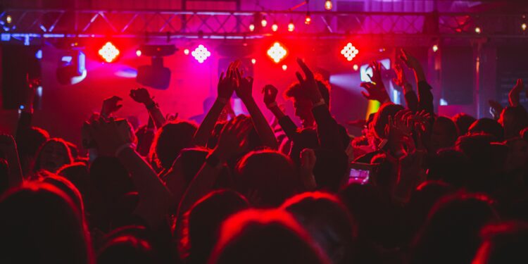 Concert « Les Années 80 » aux arènes de Palavas-les-Flots : une nuit d'ambiance festive et nostalgique