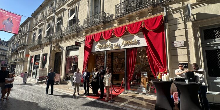 Le biscuit l'Écusson de Montpellier aux couleurs de l'Opéra Comédie