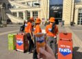 Distribution gratuite du nouveau Fanta devant le Polygone