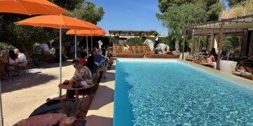 Un dimanche à Solèna : gourmandise, soleil et spectacle au bord des étangs