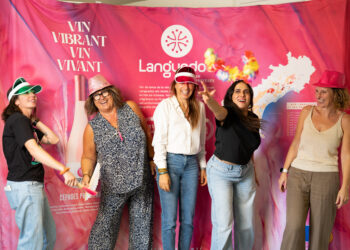 Soirée solidaire Octobre Rose avec AOP Languedoc avec vin et disco chic