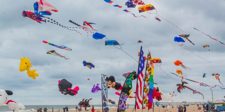 Des géants dans le ciel avec le festival du cerf-volant à Palavas